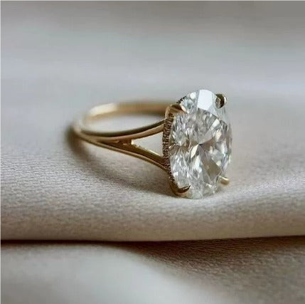 Bague Vintage Ovale en Or et Cristal Vert