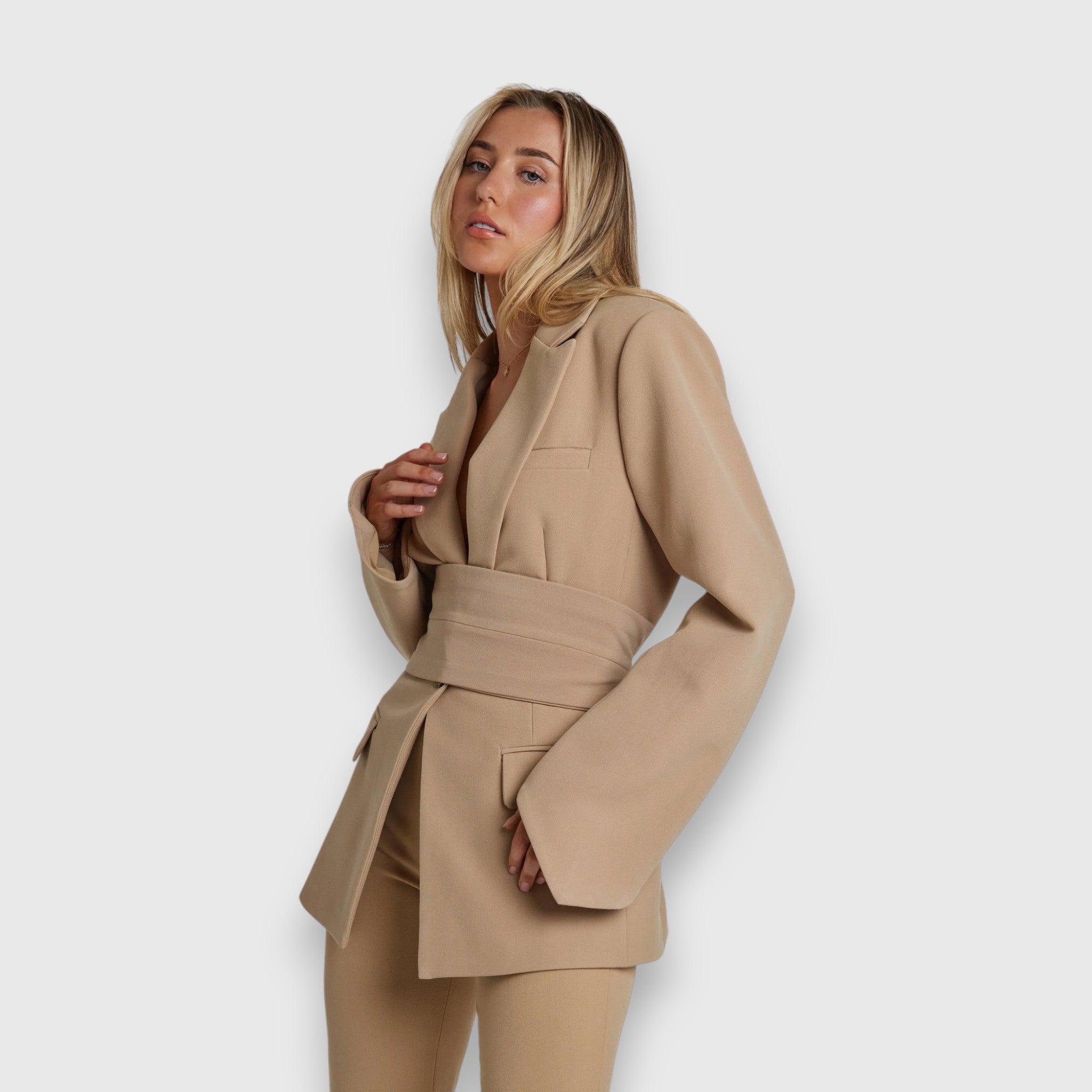 Blazer Ceinturé Élégant Jarela